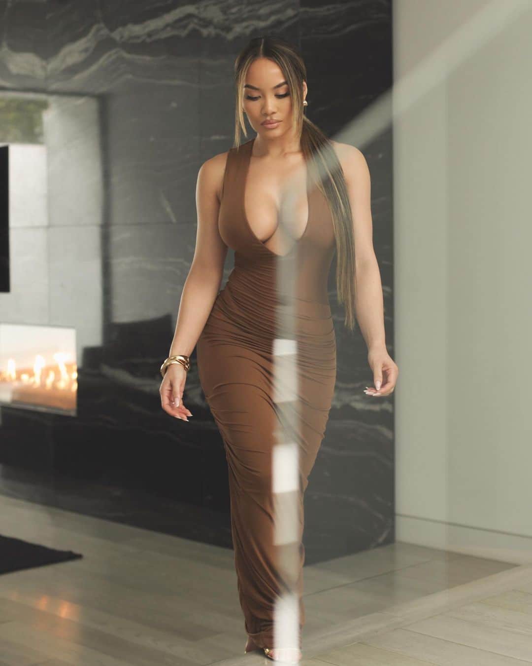 ダフネ・ジョイのインスタグラム：「Nothing feels better than this 🤎 Wearing the Irina design  @bydaphnejoy」