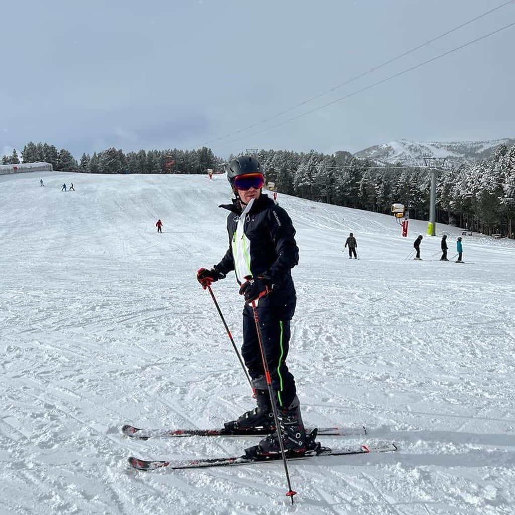 カルレス・プジョルさんのインスタグラム写真 - (カルレス・プジョルInstagram)「New hobby⛷️😍」1月20日 5時48分 - carles5puyol