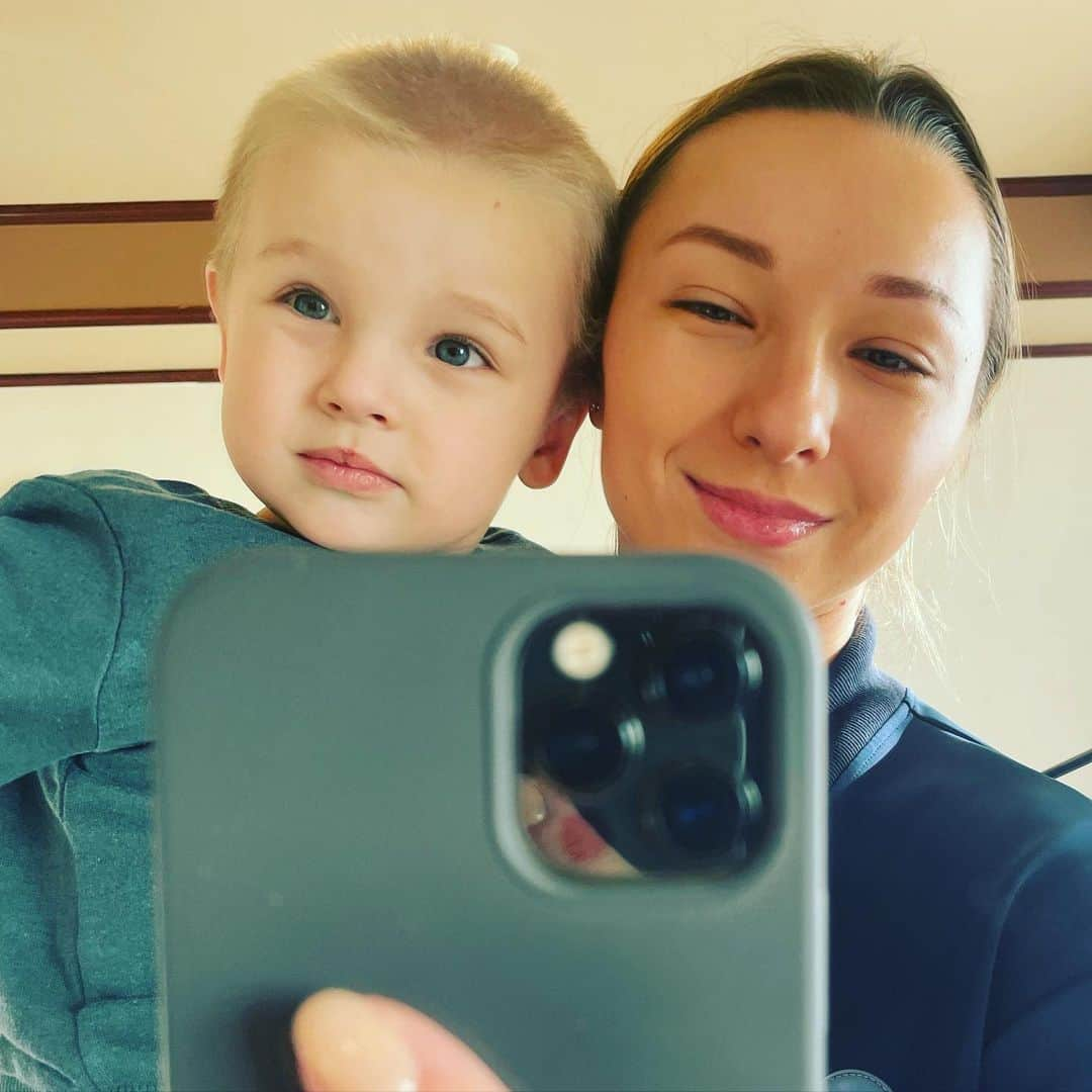 ビクトリア・マズールのインスタグラム：「🤳 #lovemyboy」