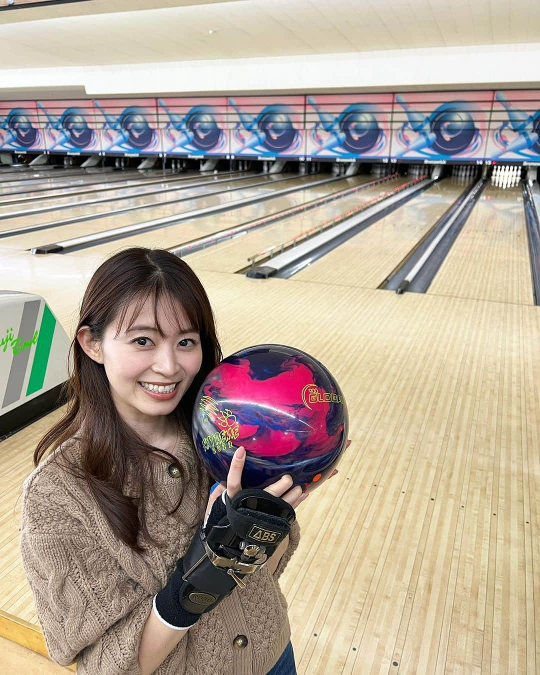 大家彩香さんのインスタグラム写真 - (大家彩香Instagram)「ボウリング練習を再開しました🎳  早く上手になりたいなぁ😭💕 今年も、頑張ります✨  今週の日曜日も 1×8いこうよ！をぜひ、ご覧下さい♪  #札幌テレビ #stv #どさんこワイド朝 #大家彩香 #アナウンサー #女子アナ #女子アナコーデ #大人コーデ #私服コーデ #ボウリング #練習 #ボウリング女子 #猛特訓」1月20日 7時43分 - ayaka_oie_official