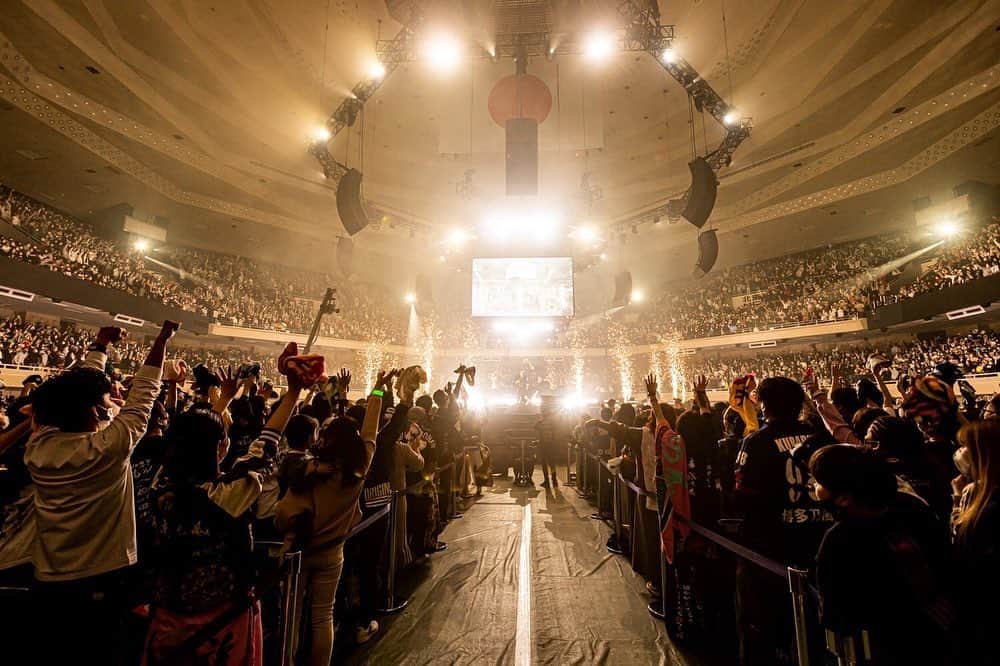 湘南乃風のインスタグラム：「Thank you！Budokan！  #湘南乃風  #日本武道館  #live  #20thanniversary  #134  Photo by @realshot_masato」