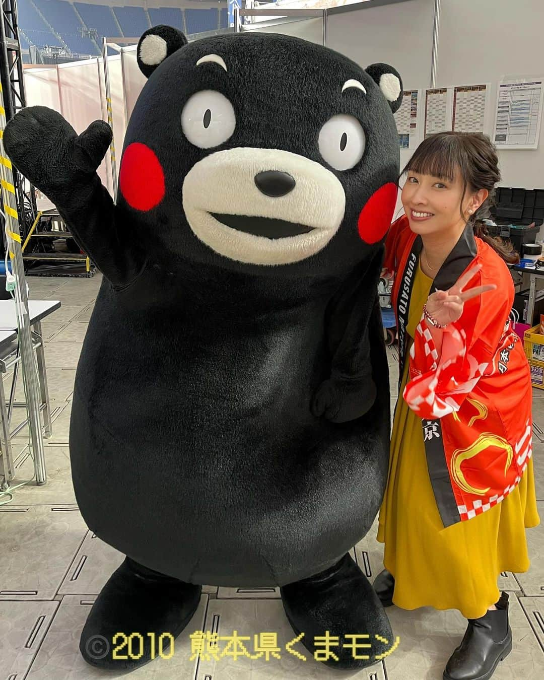 小林奈々絵のインスタグラム：「3年ぶりに東京ドームに帰ってきた「ふるさと祭り東京 2023」💕  18日のふるさとステージ✨ラストを飾ってくれたのは熊本県営業部長 兼 しあわせ部長 くまモンでした😍💕 愛する熊本県を全身全霊でPRするくまモン🥺そのコミカルで愛らしいパフォーマンスから目が離せなかったです😍（笑）  会場内には文化放送のブースもありますよ❣️「博多飯ふく屋」では九州のご当地グルメを沢山販売しています😋💕 極トロ博多もつ焼き✨宮崎名物肉巻きおにぎり✨宮崎牛ステーキ串焼きと宮崎牛丼✨どれも本場の味わいで美味しかったです🥩 ドリンクは生搾りレモンスカッシュレモン🍋透き通る味わいのベルギービール スノーブロンシュ🍺白雪 大吟醸等…🍶是非ご賞味下さい🤤  この日は他にもご当地キャラふれあいタイム✨鳥取しゃんしゃん祭✨Clover Projectの皆さんによるLIVEも🎤 ライブを終えたばかりの森大地さん✨馬渕悠聖さん✨馬場嶺也さん✨それぞれの個性が光っていてとても素敵でした😍  そして、札幌観光大使の山本紗綺さん✨3年ぶりの再会飛び出すハート紗綺さんの歌声は耳にスッと心地良く入ってきます😍 故郷の景色が見えるオリジナル曲も良かったです⛄️来月2月4日からは、さっぽろ雪まつりも開催するそうですよ〜❄️  私は17日・18日にふるさとステージのMCを担当しましたが、昨日は佐藤千晶ちゃんが担当だったので激励に💓  ちなみに今日・明日は元走れパーソナリティの遠海まりこちゃんがふるさとステージのMCを担当するそうです😍🎤  今週末、1月22日まで開催中です👏是非足をお運びください🥰  #ふるさと祭り東京 #ふるさと祭り東京2023  #東京ドーム #3年ぶり #おかえり #ただいま #ふるさとステージ #くまモン #文化放送 #博多飯ふく屋 #CloverProject #森大地 さん #馬渕悠聖 さん #馬場嶺也 さん #山本紗綺 さん #佐藤千晶 ちゃん #遠海まりこ ちゃん #走れ歌謡曲 #joqr  #感謝」