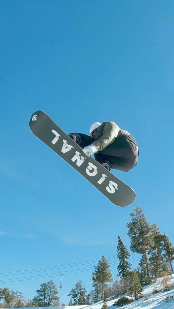 角野友基のインスタグラム：「From taking podiums to taking on the backcountry, @YukiKadono brings you along on his journey to film his first video part in “HAVOC” EP. 1 Hit the link to in our story to watch. Presented by @signalsnowboard @redbullsnow @oakleysnowboarding @unionbindingco @gopro @jacksonhole @backcountryaccess #SignalSnowboards #Signal_Life」