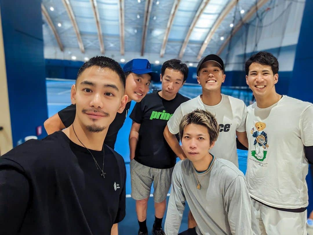 みーちゃんのインスタグラム：「テニス女子サークルに対抗(？)してテニス男子サークル🎾 テニスからサウナからのご飯でヘトヘトトノイ #テニス男子サークル #サウナー」