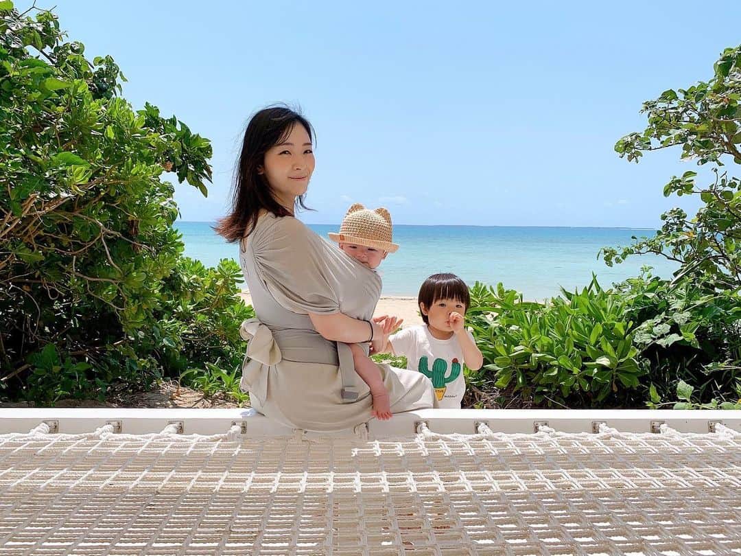 永峰絵里加のインスタグラム：「Throwback👒🌺🏖・  いつかの南国。 2人ともちっちゃーい😚 ・ ・ ・ ・ #kohamaisland #kohamajima #familytrip #okinawatrip  #小浜島 #はいむるぶし」