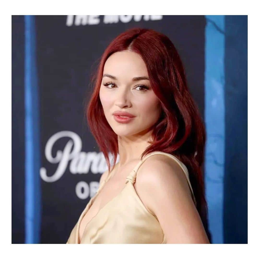 クリスタル・リードのインスタグラム：「This film has given me such wonderful perspective and insight. I'm grateful to have learned so many lessons and for our family Xx.  Styling: @sarahslutsky  Color: @jennaperryhair  Makeup: @jennakristina  Hair: @bridgetbragerhair  A very special thank you to @shrimptoncouture @melaniegrantskin @ricaristudios @dranettareszko @justin_gelband  @beautopianyc XC」