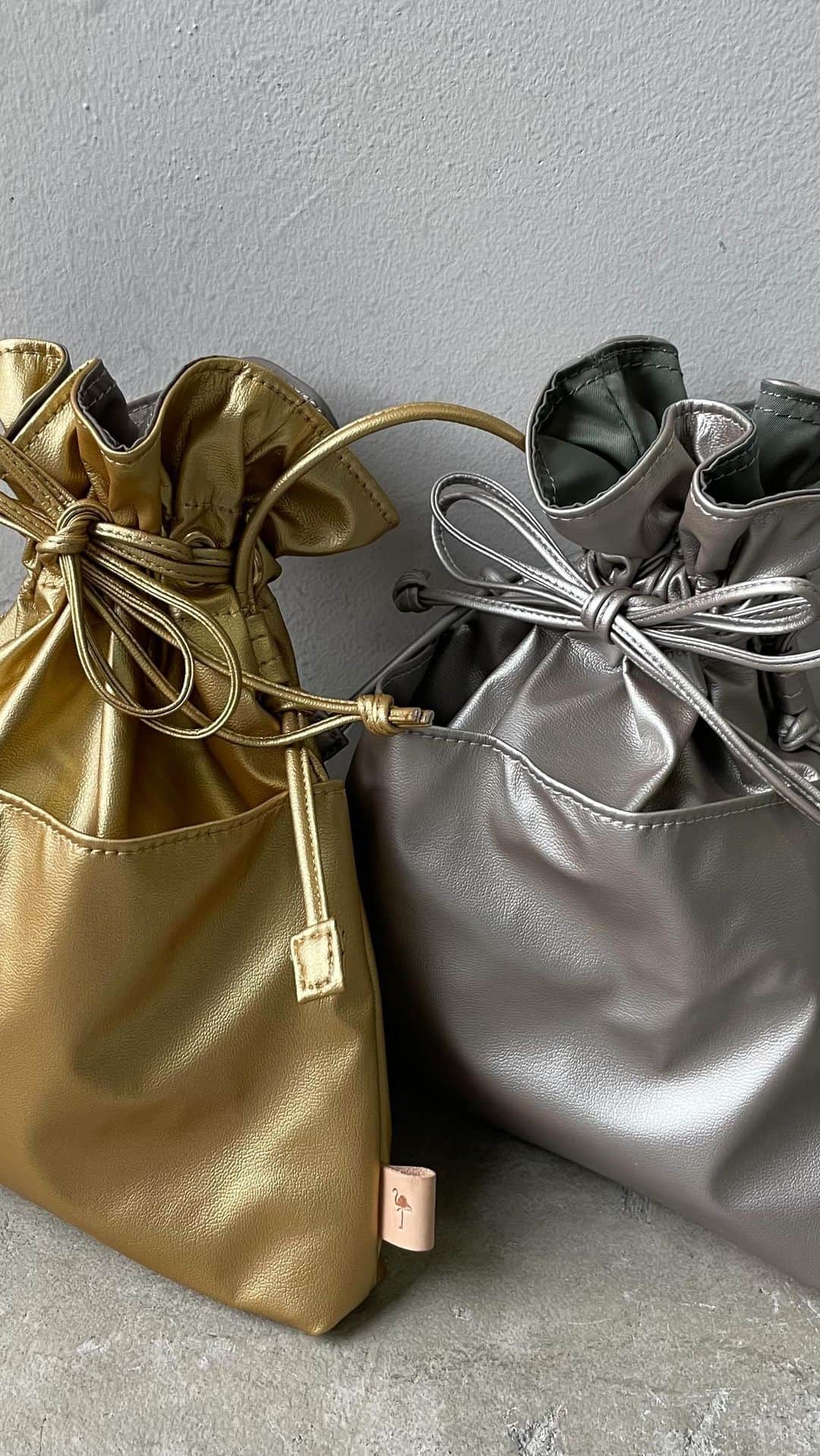 のインスタグラム：「✴︎ 1/20 22:00〜発売  Frill pouch bag NEW color」