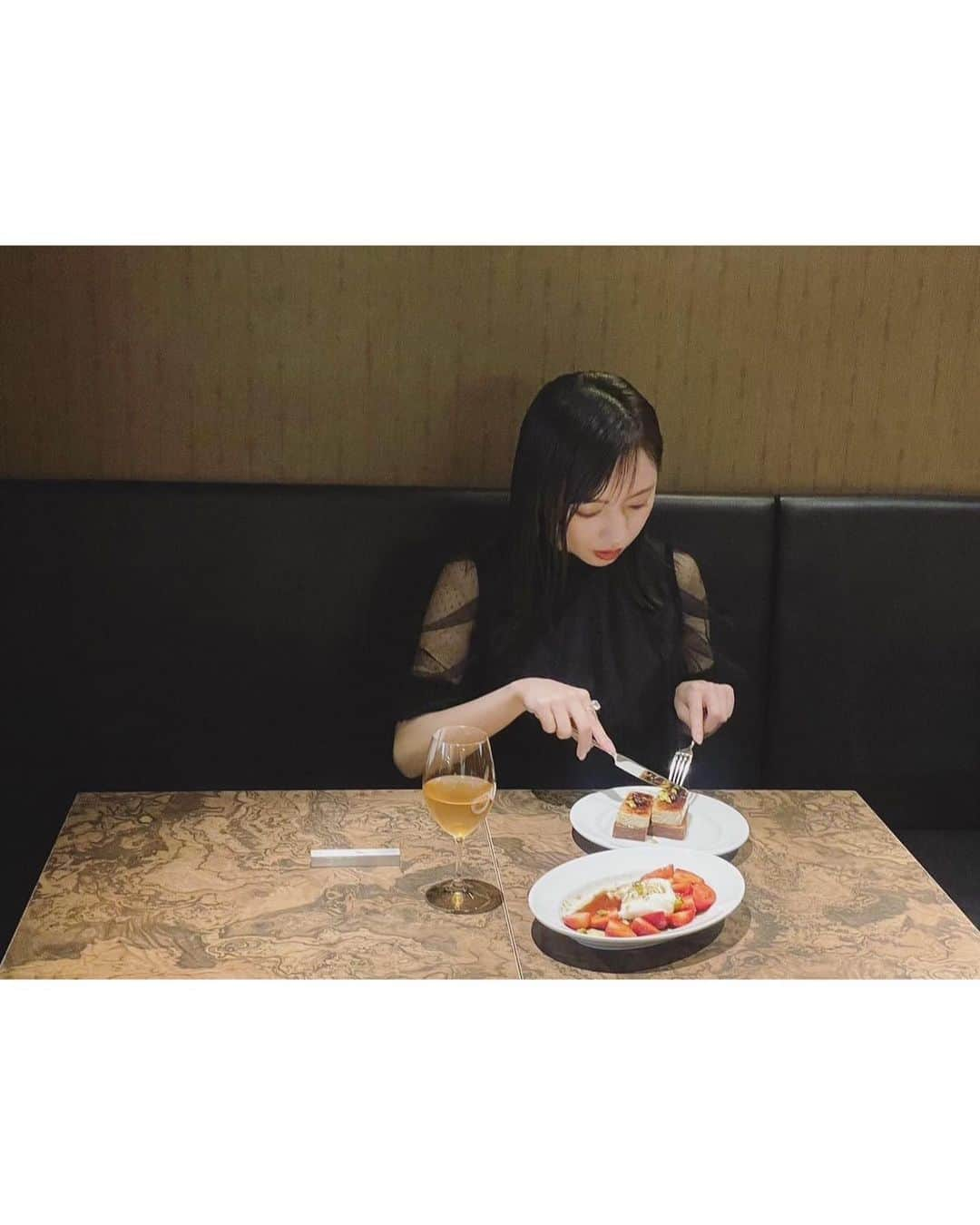 齊藤京子さんのインスタグラム写真 - (齊藤京子Instagram)「本日東京カレンダーの発売日です🍷 大人な雰囲気のお店とお料理に終始ドキドキしていましたがとても幸せな撮影でした😌 いつもより大人な私を是非ご覧いただけたら嬉しいです🥂」1月20日 12時00分 - saitokyoko_official