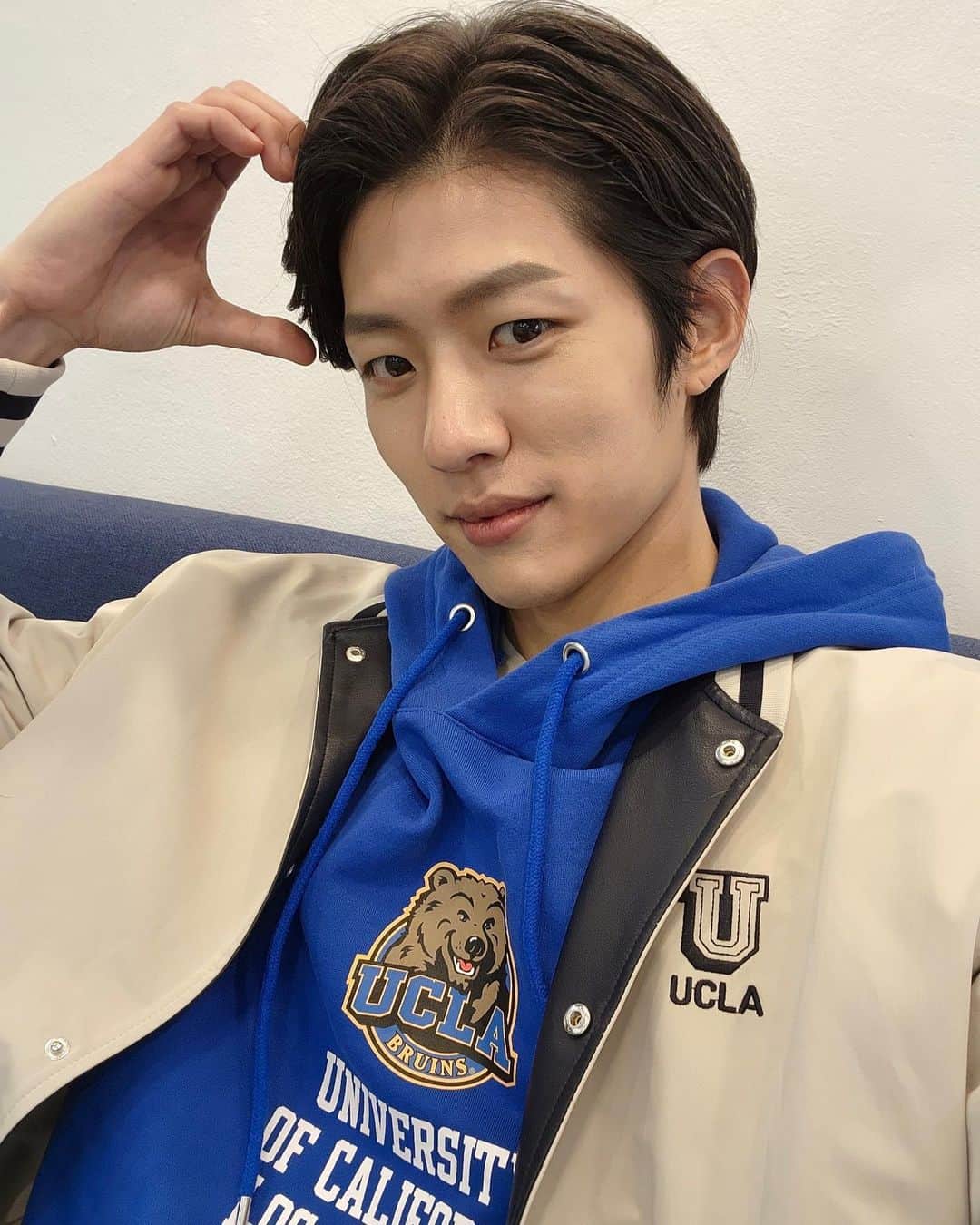 ソンヨルのインスタグラム：「오랜만에 풋풋한 느낌💙」