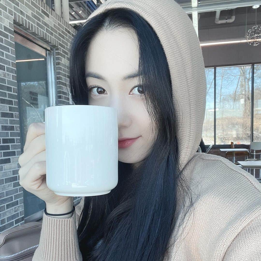 リュ・ヒョヨンさんのインスタグラム写真 - (リュ・ヒョヨンInstagram)「#coffee」1月20日 12時23分 - ryuhyoyoung93