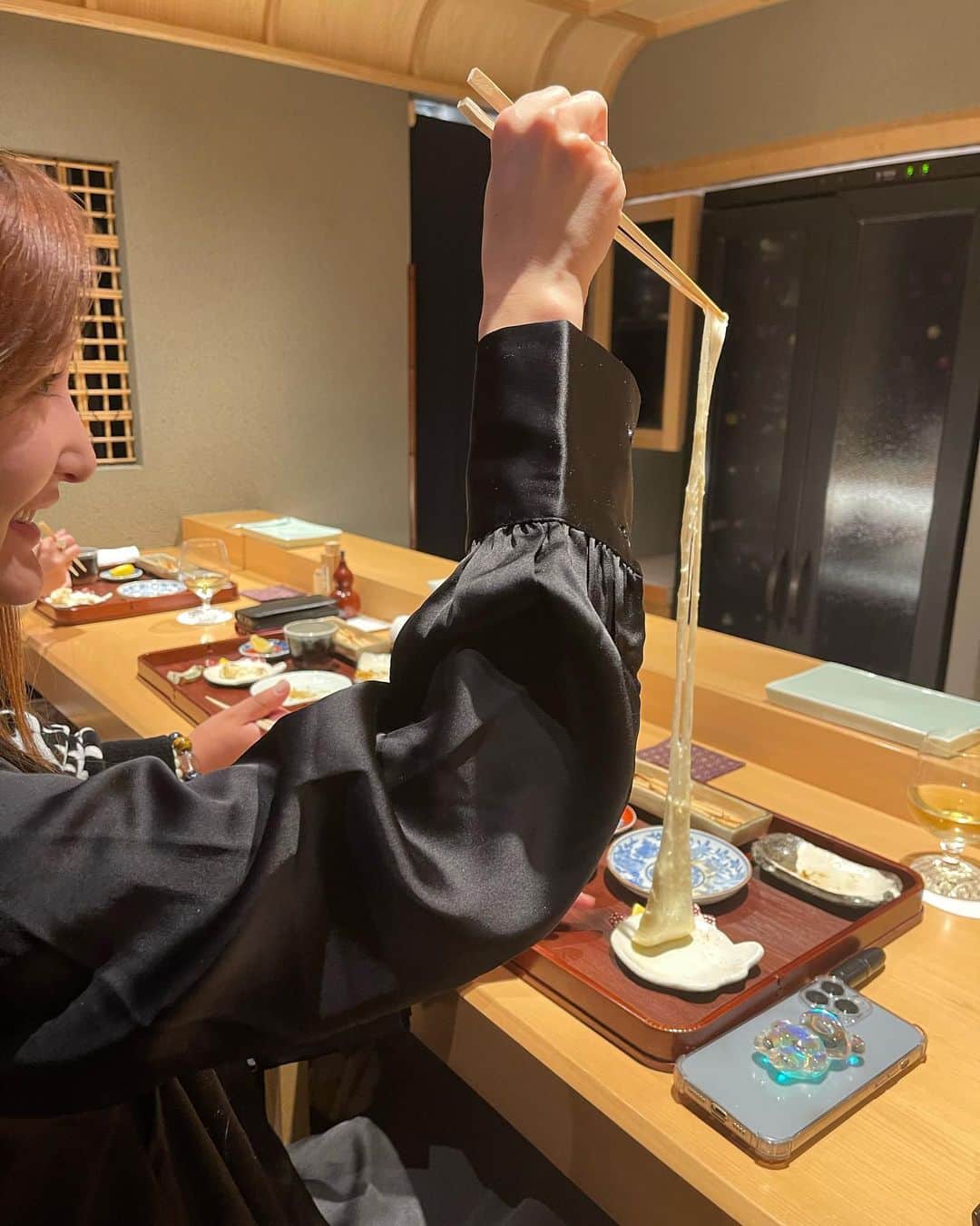 大倉ちなのインスタグラム：「⸝ ⋆*鳥匠いし井さん‪*꒱  🐓 年明け最初に美味しい お店へいけたよっ 幸せぇ〜♡ 伸びてるのはお餅じゃなくて 追加メニューのチーズ🧀だよ笑  #鳥匠いし井  #予約困難店 #大阪グルメ  #japanesefood  #instalike  #photography  #foodporn  #dinner」