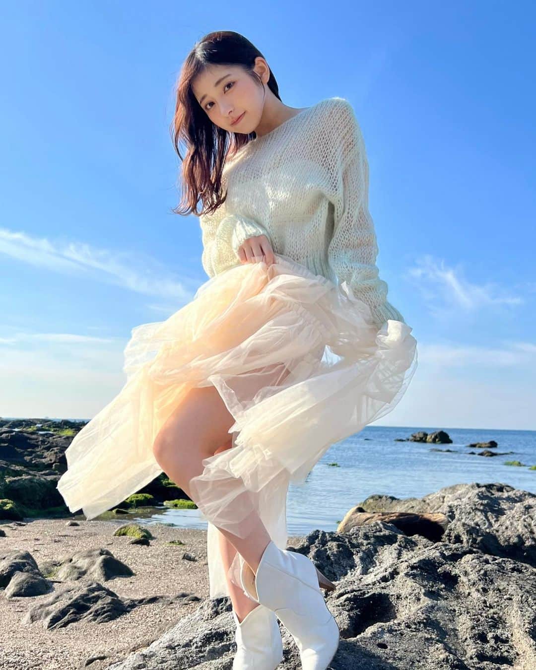 のインスタグラム：「1/31(火)発売「blt graph.vol.86」に掲載して頂きます🥰  久々の撮影で緊張したけど、すごく素敵に撮影していただきました✨  発売まで楽しみに待っててくれると嬉しいです❤️  #BLT」