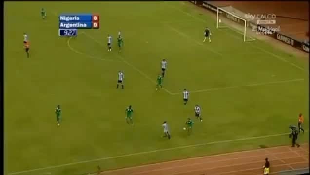 イケチュク・ウチェのインスタグラム：「What a throw back! #tb one of them moments.. thanks @old_naija_football for sending this through 🙏🏾💪🏽 #abamandiaba #onyeaba #supereaglesdays #football #nationalteam #naija #15 #football」