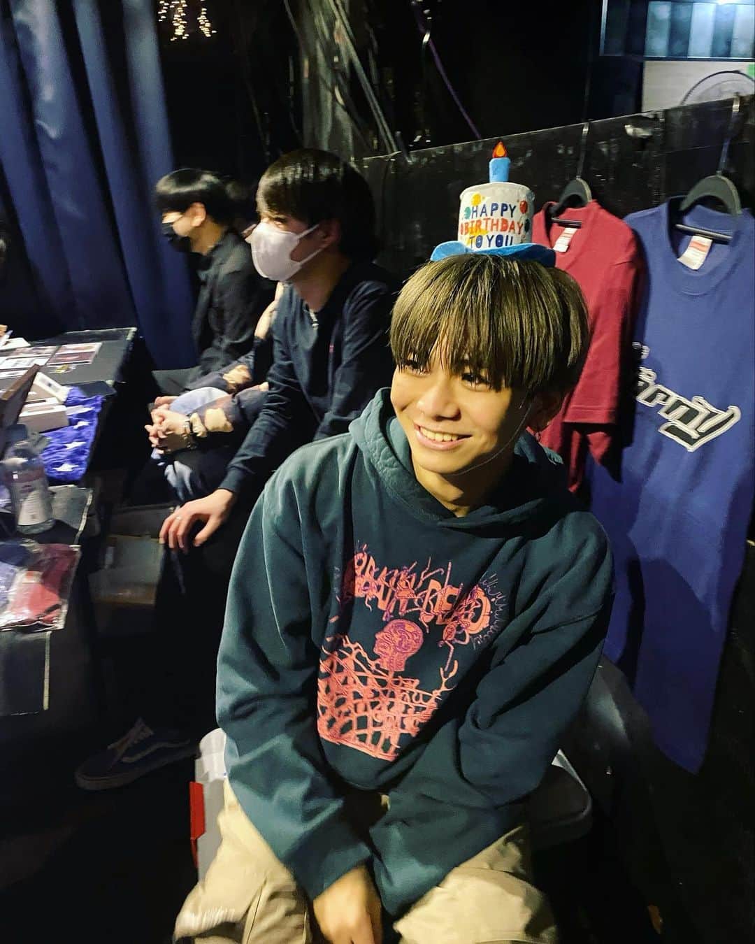 れいなかやま。のインスタグラム：「あと2時間で生まれます。 おめでとうとかプレゼント感謝ですありがとう〜🫠」