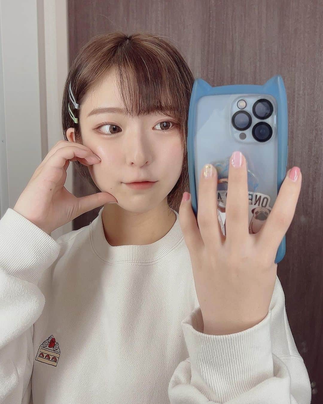 ちぃのインスタグラム：「最近、鏡と加工で遊びがち   #鏡  #鏡越しショット  #ミラー  #加工大事」