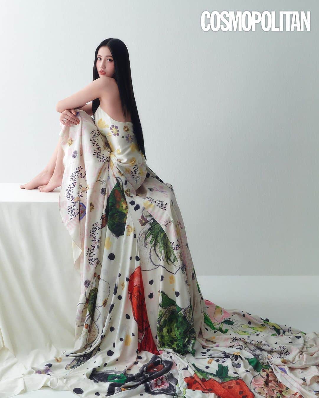 もものインスタグラム：「@cosmopolitankorea ♥️」