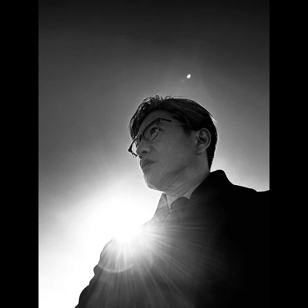 木村拓哉さんのインスタグラム写真 - (木村拓哉Instagram)「⁡ ⁡ ⁡ 「撮影現場にて。 MONOQLOの 風間公親です。 雲一つない空をバックに❕」 ⁡ PEACE‼︎ ⁡ STAYSAFE! ⁡ 拓哉 #木村拓哉 #TakuyaKimura」1月20日 15時34分 - takuya.kimura_tak