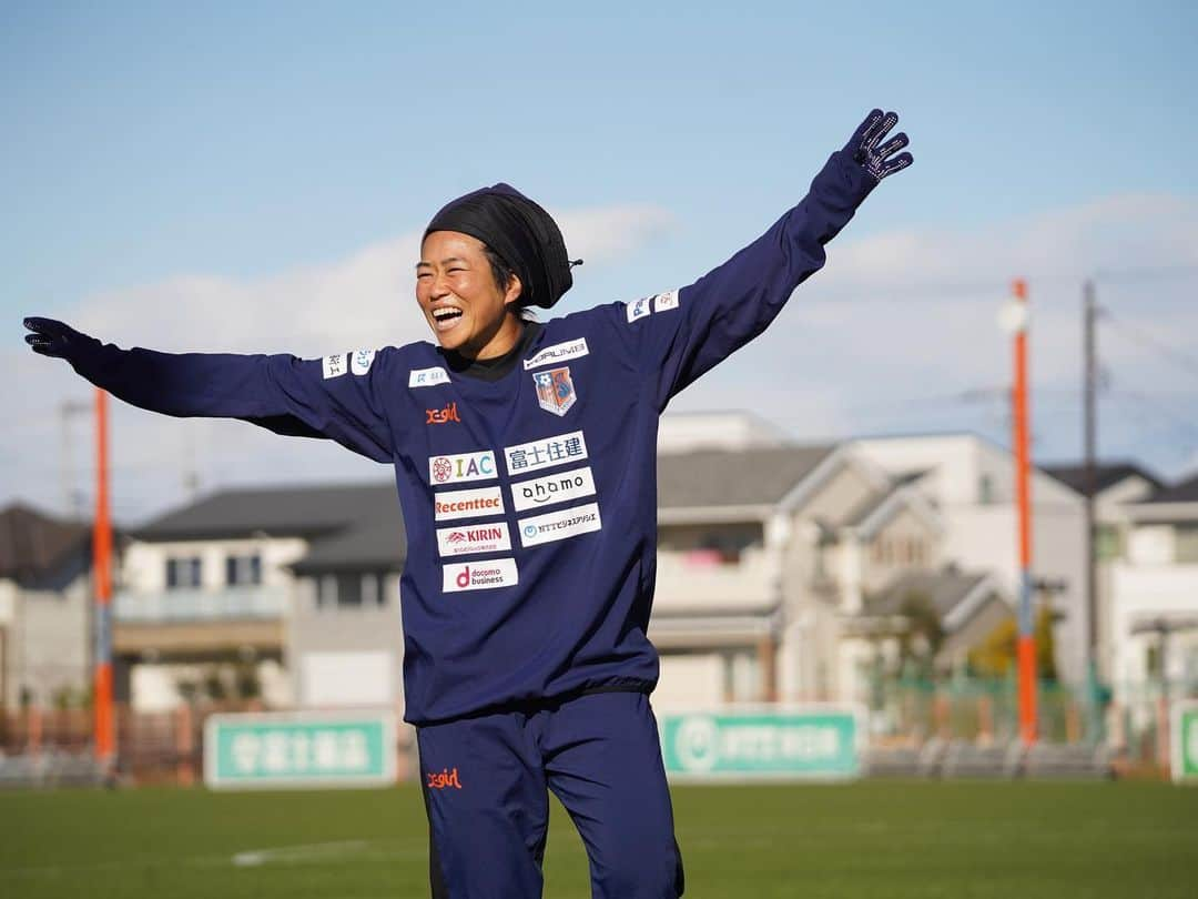 有吉佐織さんのインスタグラム写真 - (有吉佐織Instagram)「🐿🧡⚽️  前期と皇后杯が終わりました たくさんの応援ありがとうございました🔥🫶  自分自身のひとつのプレー ひとつの判断が勝敗を決める 後期に向けてもっともっと 自分のプレー、判断の質をあげていきます  少しの間だけオフになるので しっかり休めてまた頑張ります🔥  後期も熱い応援、サポートよろしくお願いします❤️‍🔥  #大宮アルディージャventus #🐿🧡 #Yogibo #weリーグ #皇后杯 #1987 #87」1月20日 15時47分 - ariyoshisaori_1101