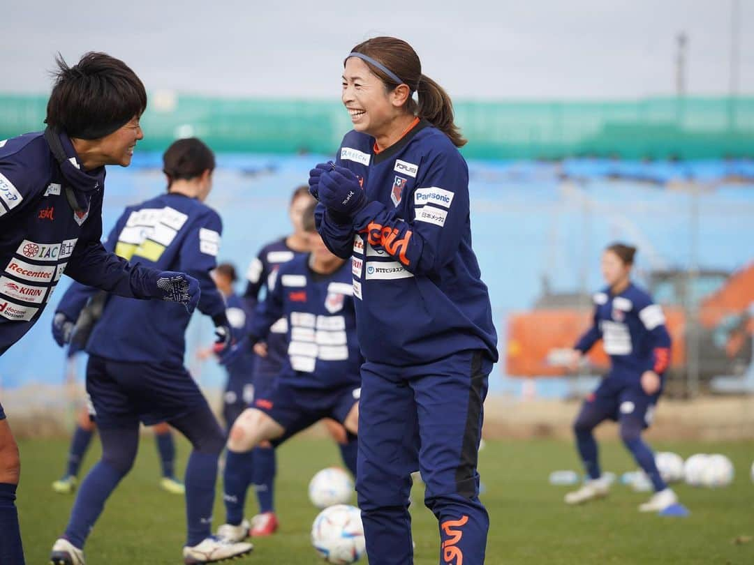 有吉佐織さんのインスタグラム写真 - (有吉佐織Instagram)「🐿🧡⚽️  前期と皇后杯が終わりました たくさんの応援ありがとうございました🔥🫶  自分自身のひとつのプレー ひとつの判断が勝敗を決める 後期に向けてもっともっと 自分のプレー、判断の質をあげていきます  少しの間だけオフになるので しっかり休めてまた頑張ります🔥  後期も熱い応援、サポートよろしくお願いします❤️‍🔥  #大宮アルディージャventus #🐿🧡 #Yogibo #weリーグ #皇后杯 #1987 #87」1月20日 15時47分 - ariyoshisaori_1101