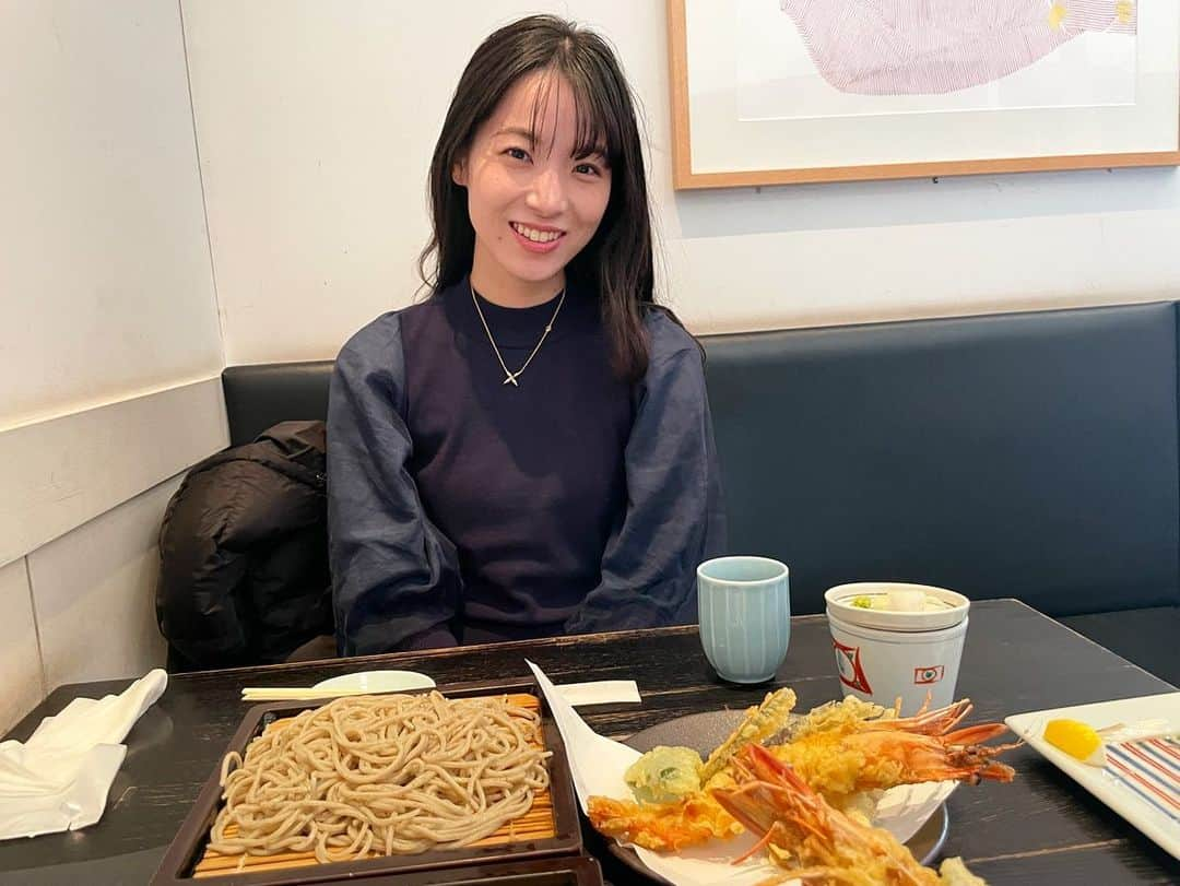 藤沢玲花のインスタグラム：「29歳を迎えました🎂  年々、誕生日コメントが欲しいと思うのは、 寂しさからでしょうか。(笑) 連絡もらえると飛んで喜びます。  去年はぎっくり腰など身体の不調が表れて ショックを受けたので、 今年は健康第一ということで、 身体づくりを頑張って 動ける身体を作っていくことが目標です。  Happyでいられるよう20代ラストも美味しいもの食べて、 精一杯運動して頑張ります！  29歳もよろしくお願いします🌷  #29歳誕生日　#birthday」