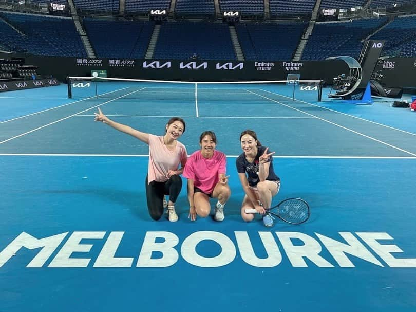 西口真央のインスタグラム：「【Australia Open🐨🎾】  みゆちゃん、次が3回戦！！！ 毎試合スーパープレー見せてくれてます🔥🐨  引き続きみんなでサポートして応援します😌！！！！  #Australiaopen #ao2023」