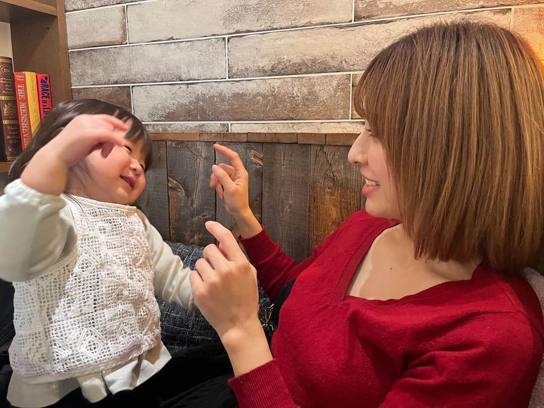 辺見玲菜のインスタグラム：「こちらのエマゴンも💁‍♀️可愛いから載せておくね🤣🤣  #赤ちゃん #赤ちゃんあるある #赤ちゃんのいる生活 #赤ちゃんとの暮らし #ベビー #ベビーファッション #ベビーフォト  #baby #babys #babygap #babygirl #babyfashion #babyphotography #instababy #2歳半　#新米ママ　#ベビー　#女の子ベビー　#女の子ママ　#親バカ部　#7月生まれ　#成長記録　#育児記録　#娘　#乳児」