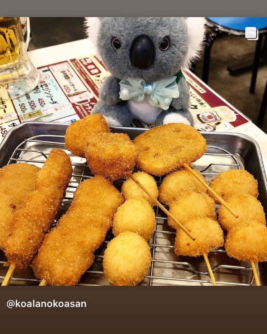 串カツ田中さんのインスタグラム写真 - (串カツ田中Instagram)「@koalanokoasan さんより  串カツ田中をご利用いただきありがとうございます🎶 たくさんの串カツを前にお連れ様も嬉しそう🐨✨☺️ お味はいかがだったでしょうか😊 またぜひご来店ください！   -------------------------   ショコアさんひさびさに串カツ田中行きました🐨💕   -------------------------  みなさまからの　#串カツ田中 の投稿をお待ちしております。投稿いただいた素敵なお写真を、串カツ田中公式アカウントでご紹介させていただいております！ #串かつ#ソース#2度づけ禁止#大阪伝統の味#グルメ#東京グルメ#大阪グルメ#居酒屋#居酒屋グルメ#グルメ好き#グルメ好きな人と繋がりたい#グルメスタグラム#グルメ巡り#居酒屋ごはん#居酒屋メニュー#居酒屋好きな人と繋がりたい#ぬい撮り #japan#japanesefood#instafood#ilovejapan#tempura#kushikatsu」1月20日 17時42分 - kushikatsu_tanaka