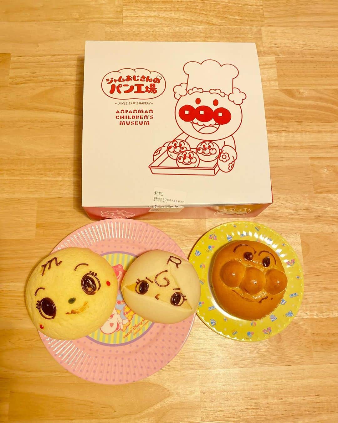 りかみし（みしまりか）のインスタグラム：「可愛くて食べずらい🥺  食べたけど。  @yokohama_anpanman  #アンパンマンミュージアム横浜   子供たち喜びすぎててこっちが幸せだった🫰」