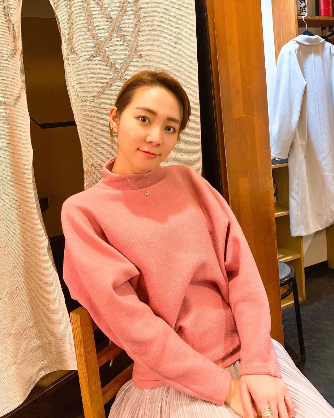 利水翔のインスタグラム：「. 年末👟地元の関西にある 下町お寿司屋さんに行った時の写真✨🧸 ⁡ 安くて美味しい🤤最高でした😘 ⁡ ⁡ 実の所...釣りするのに💭🎣 ずっと魚の味が苦手だったんですよね🤫 でも、釣りビジョンさんの TSURI na KIBUNの番組を通して 釣ったあとの新鮮な魚を調理して 食べ続けていたら 気づけば大好きに🥰❤️ ⁡ 料理の幅も広がって、味覚の幅も広がって これも全部釣りのおかげです👏🐟 ⁡ ⁡ ⁡ ⁡ #ootd #happy #fishing #sushi #釣り #釣りガール #魚 #寿司 #魚好きに #利水つばさ #釣りビジョン #ファインダー越しの私の世界」