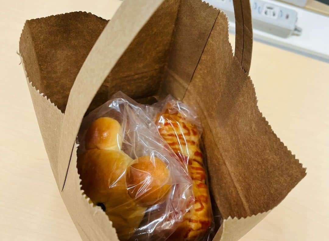 大阪キャリナリー製菓調理専門学校さんのインスタグラム写真 - (大阪キャリナリー製菓調理専門学校Instagram)「子どもだけが入れる パン屋さん  メニュー発表‼️  どうぶつチョコクリームパン メロンパン ウインナーパン 焼きカレーパン ハム・コーンパン  子ども達が大好きなパンを 集めてみました‼️  ご予約は 来週月曜日10時から。  ぜひご予約ください‼️  #大阪キャリナリー #子どもパン #子どもだけが入れるパン屋さん」1月20日 18時04分 - osaka_culinary