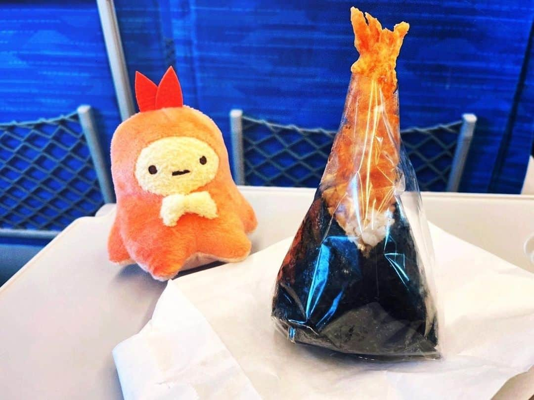 多和田秀弥さんのインスタグラム写真 - (多和田秀弥Instagram)「おおさか〜🐙🚅  旅のお供は  🍤天むすfeat.えびふらいのしっぽ🍤  #たわはね #すみっコぐらし #えびふらいのしっぽ」1月20日 18時07分 - tawadahideya_official