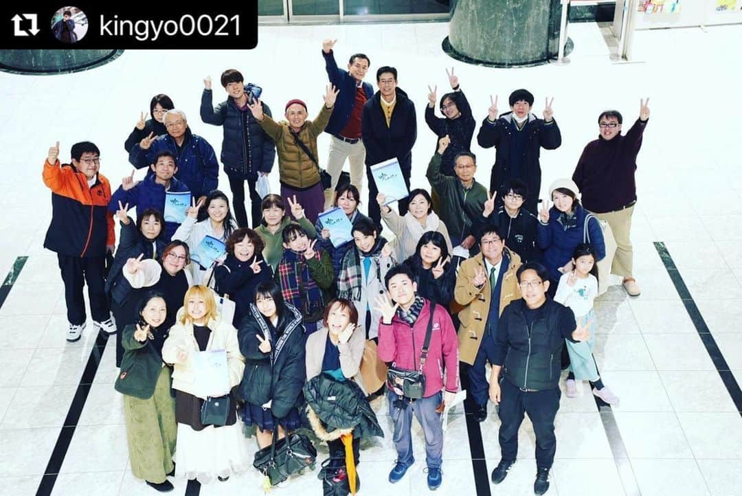 あみこのインスタグラム：「#Repost @kingyo0021 with @use.repost ・・・ 2023.1.13 貞奴映画全体ミーティング。 メインキャスト、サブキャスト、の皆様と以前監督が作られたまちおこし映画『光射す』も見ることが出来ました！  今回映画撮影スタッフははじめてで、まだわからないことだらけだけど、こういう顔合わせの時間ってホント大切だなぁって最近凄く感じるから良き時間でした♡ 監督の作られた映画を見ることでキャストの皆様も撮影についてイメージしやすくなったんじゃないかと✨  楽しみ♡ #まちおこし #まちおこし映画 #岐阜 #各務原 #映画 #かかみがはら #映画好きな人と繋がりたい  #映画好きと繋がりたい  #映画監督 #映画スタッフ」