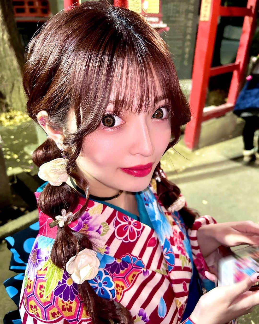 まりかのインスタグラム：「⁡ Photo by @rxxa_42 👧💗 ⁡ ⁡ ⁡ #歌舞伎町 #キャバ嬢 #キャバクラ #新宿 #ミナミ #北新地 #大阪 #名古屋 #錦  #かわいい #着物 #玉ねぎヘアー #ヘアメイク #新春 #神社 #ツインテール  ⁡ ⁡ ⁡ ⁡ ⁡ ⁡」