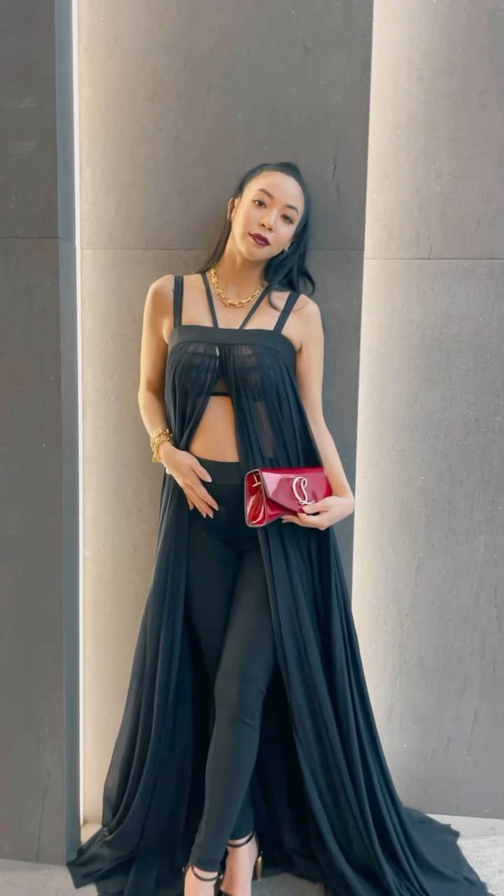 アマンダ・チャンのインスタグラム：「We went vampy  Styling @randolph_tan  Hair and make up @shashamsi  Heels and bag @louboutinworld  Outfit @dolcegabbana  Jewelry @tiffanyandco」