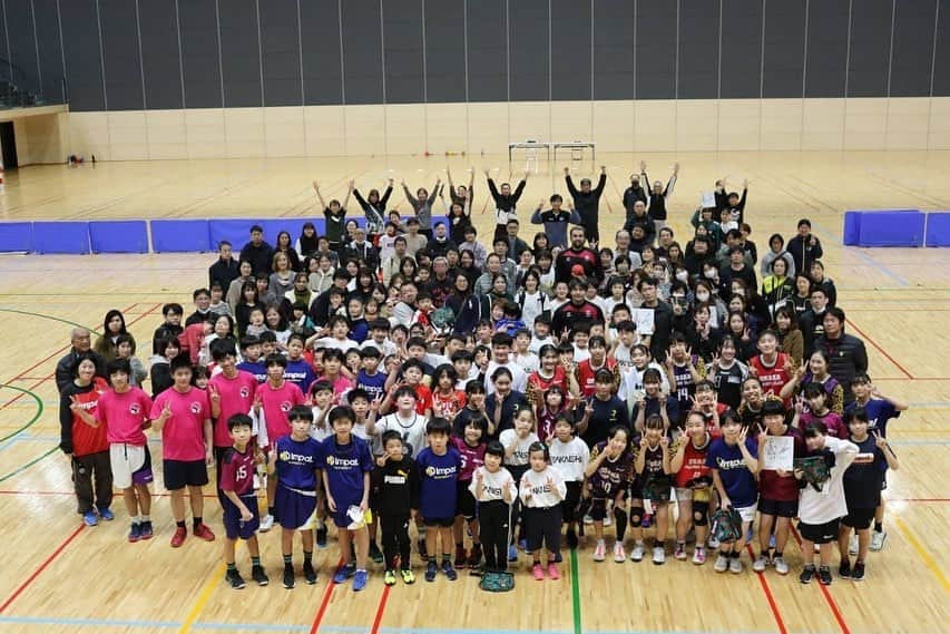 東江雄斗のインスタグラム：「🤾‍♂️講習会in大阪🤾‍♂️ 子供たちかわいかったー😊  #handball #zeekstartokyo」