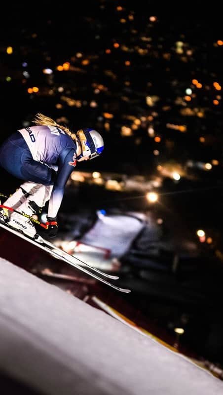 リンゼイ・ボンのインスタグラム：「I DID IT!!! I skied the most difficult downhill in the world- The Streif…AT NIGHT!!  I have always wanted to ski with the men but I honestly was not sure I could do it. This was one of the most exciting and dangerous projects of my life, and the most rewarding.  I have always had so much respect for the men who race this downhill, but I have even more perspective now and even more respect.   Dedicated to my Mom; my guardian Angel watching over me. I know she would have been proud.   And to anyone who has a dream, never stop believing in yourself, you never know what you can achieve!  #givesyouwings」
