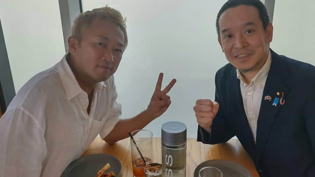 のインスタグラム：「無事浜田先生と合流できましたー！  ようやく会えたから、まーたっぷりディスカッションしましたw  もちろん動画と撮ったかなGASYLEで配信するわな！！  浜田先生、遠いところわざわざお越しいただきありがとうございました！！  #ガーシー #GASYLE #GAREW」