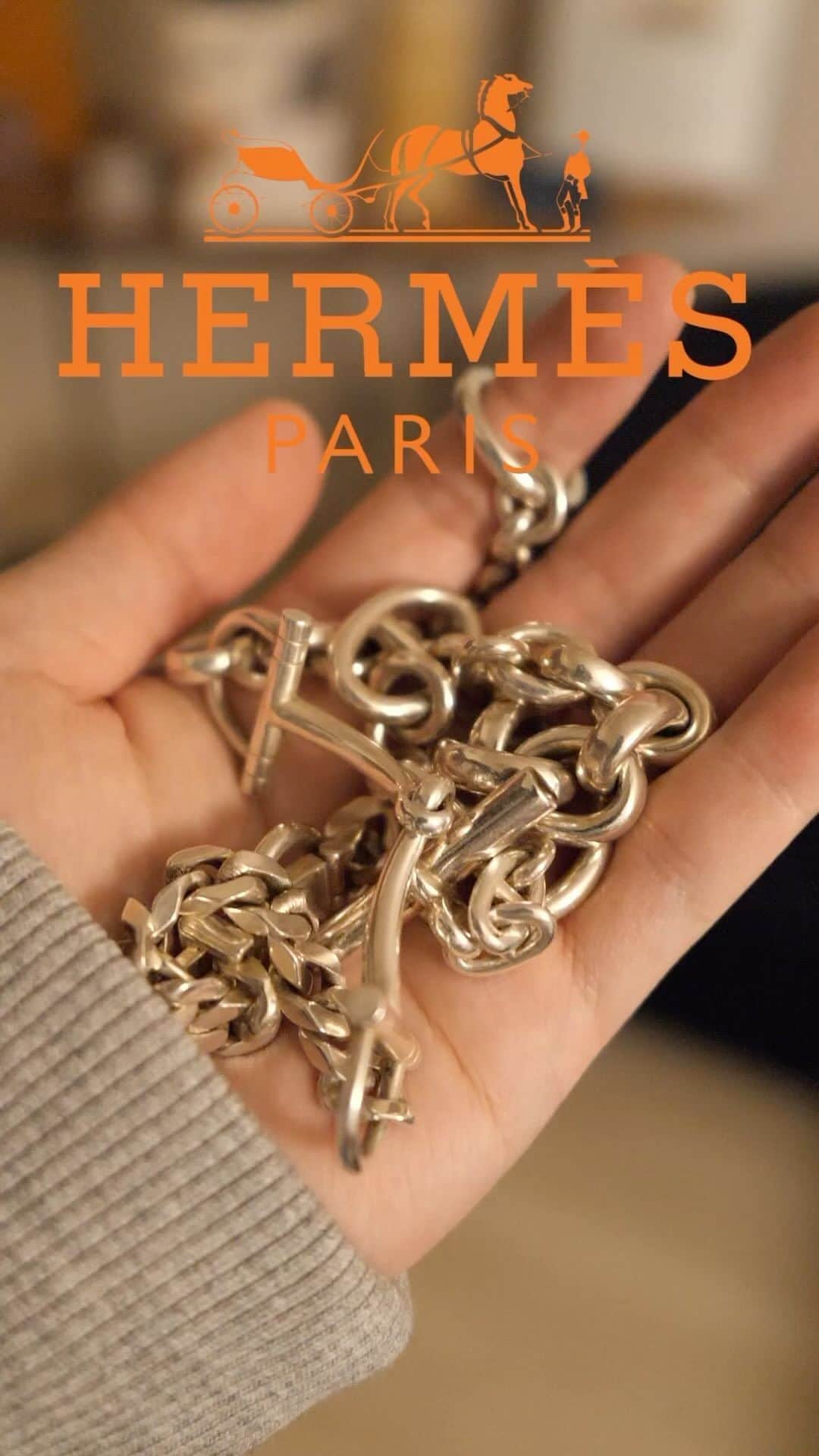 なかむのインスタグラム：「1番気に入っているアクセサリー #hermes #chainedancre #necklace #accessories #bouclesellier #horsebit #crescendo #outfit」