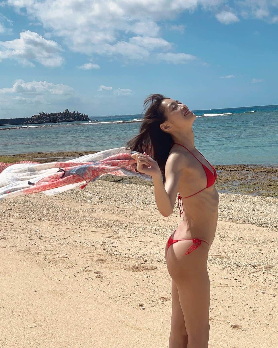 藤田いろはのインスタグラム：「夏が恋しいー！！！ ⁡ ⁡ ⁡ 1月27日に新作DVD発売します！！ 昨日サンプル動画上がりました！ 久々のDVDなので超気合入ってます🔥 ぜひ予約してゲットの推し事お願いします🫶 ⁡ ⁡ ⁡」
