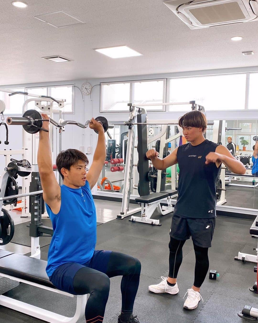 野村佑希さんのインスタグラム写真 - (野村佑希Instagram)「郡トレーナーにウエイト見てもらいました！！  もちろん後ろにもちいたトレーナーもいます。笑  #郡拓也  #zenithtokyo」1月20日 20時50分 - nomura_james_yuki