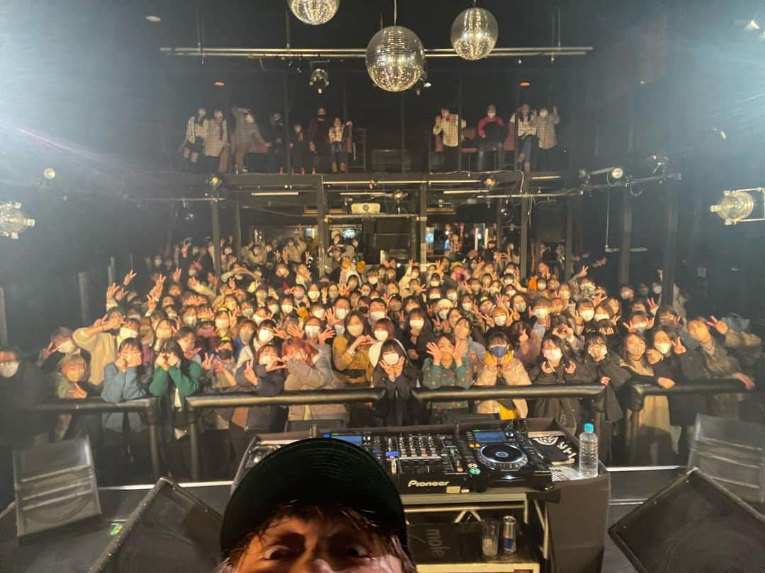 橘柊生のインスタグラム：「DJ To-i Tour 「ほぼDISH sound Mix」 前半戦終了しましたあ！！ 最高だったなぁ。 雪にあたったり美味しいもん食ったりなにより大音量で音楽を聴けたり。またすぐ帰るから待っててな！ ありがとう。 後半戦も楽しんでいこうぜぇー！！ ブッカマソ！！！ #北海道 #新潟 #宮城 #新潟の写真撮り忘れました #本当にすみません照 #マネージャーM #食べ方やんちゃなM」