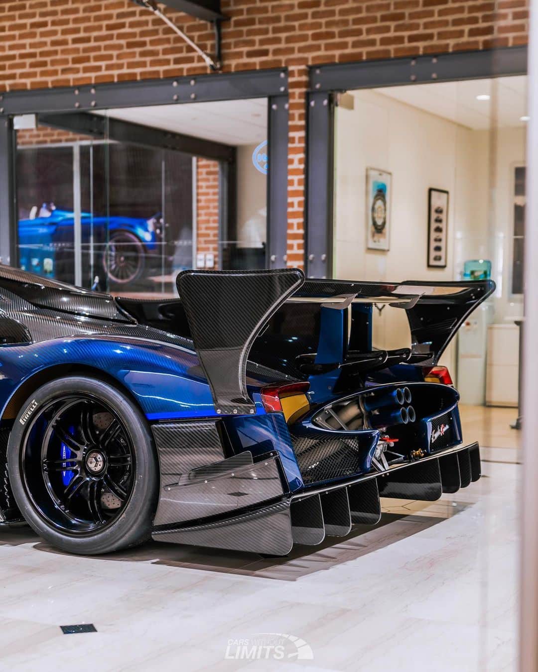 のインスタグラム：「We had the opportunity to shoot some content with this ultra rare Pagani Zonda Revolucion. It’s number 5 of the 5 created. This Zonda is definitely out of this world. The YouTube video will go live at 7PM EST. Make sure to check it out.   Special thanks goes out to @cargroms @emc2ny & @paganigreenwich for allowing our team to produce some great content.   #carswithoutlimits #pagani #zonda #zondar #zondarevolucion #revolucion #1of5 #carporn」