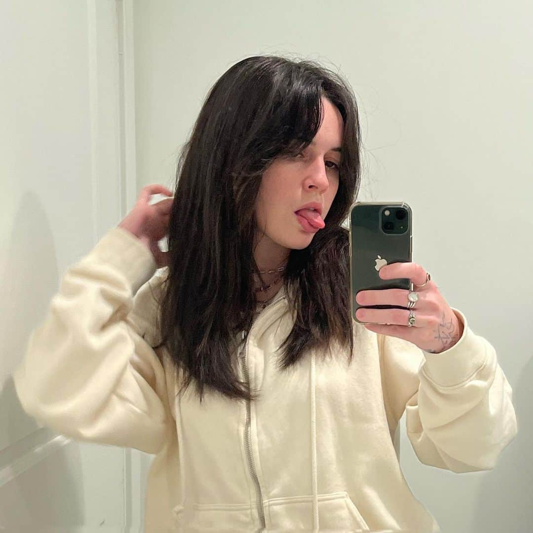 ビー・ミラーのインスタグラム：「do you ever get a boner for udon」