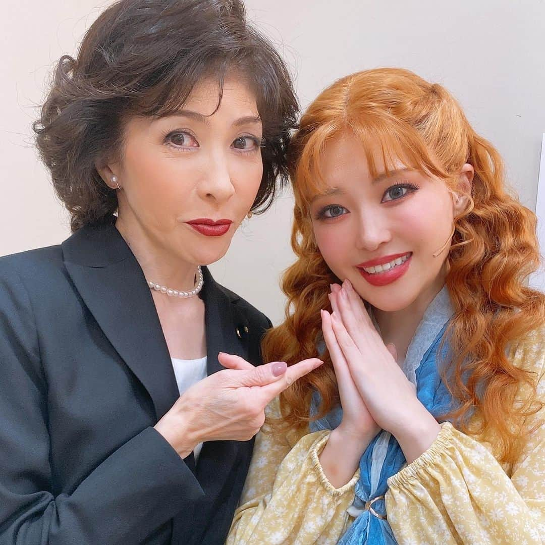 黒崎真音さんのインスタグラム写真 - (黒崎真音Instagram)「音楽劇『李香蘭-花と華-』 . リュバチカとしての役目を終えました . リュバチカを探し続けた日々はとても有意義でした . カンパニーの皆さんが大好きです . またどこかでお会い出来ますように . 応援してくださった皆様ありがとうございました . リューバ・モノソファ・グリーネッツ . リュバチカ役 . 黒崎真音　 #音楽劇李香蘭」1月21日 0時09分 - maonkurosaki922