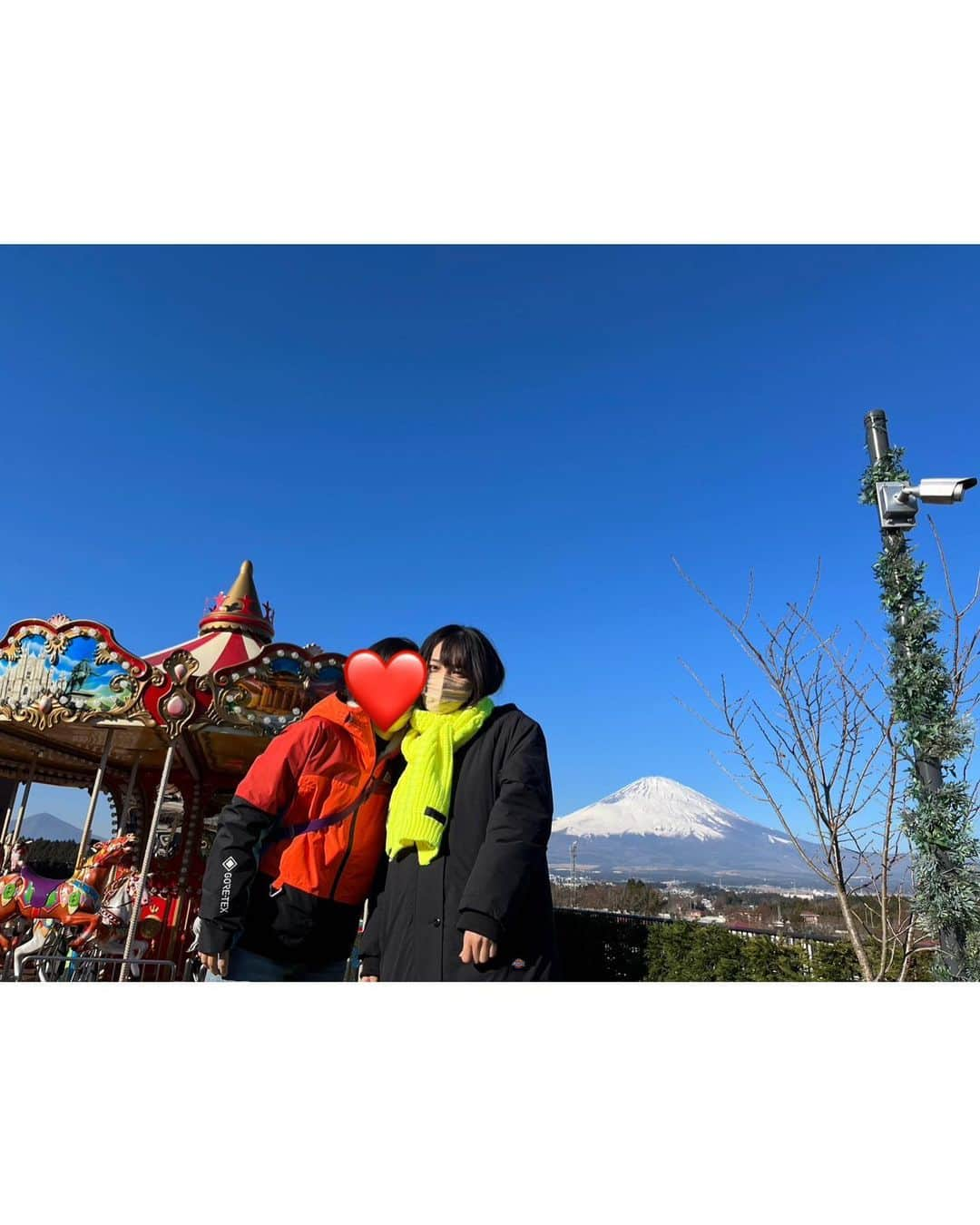 堀口日萌さんのインスタグラム写真 - (堀口日萌Instagram)「富士山🗻🌊⛄️💦🫧 さっみーーー！！ 服ダッセーーー！！ 晴すぎ☀️☀️☀️☀️☀️☀️ #富士山 #mtfuji #japan #静岡 #御殿場 #ootd #fashion #03 #03년생 #fyp #堀口日萌 #アウトレットジャージで行くな #目開けてね」1月21日 0時27分 - himechannel_0624