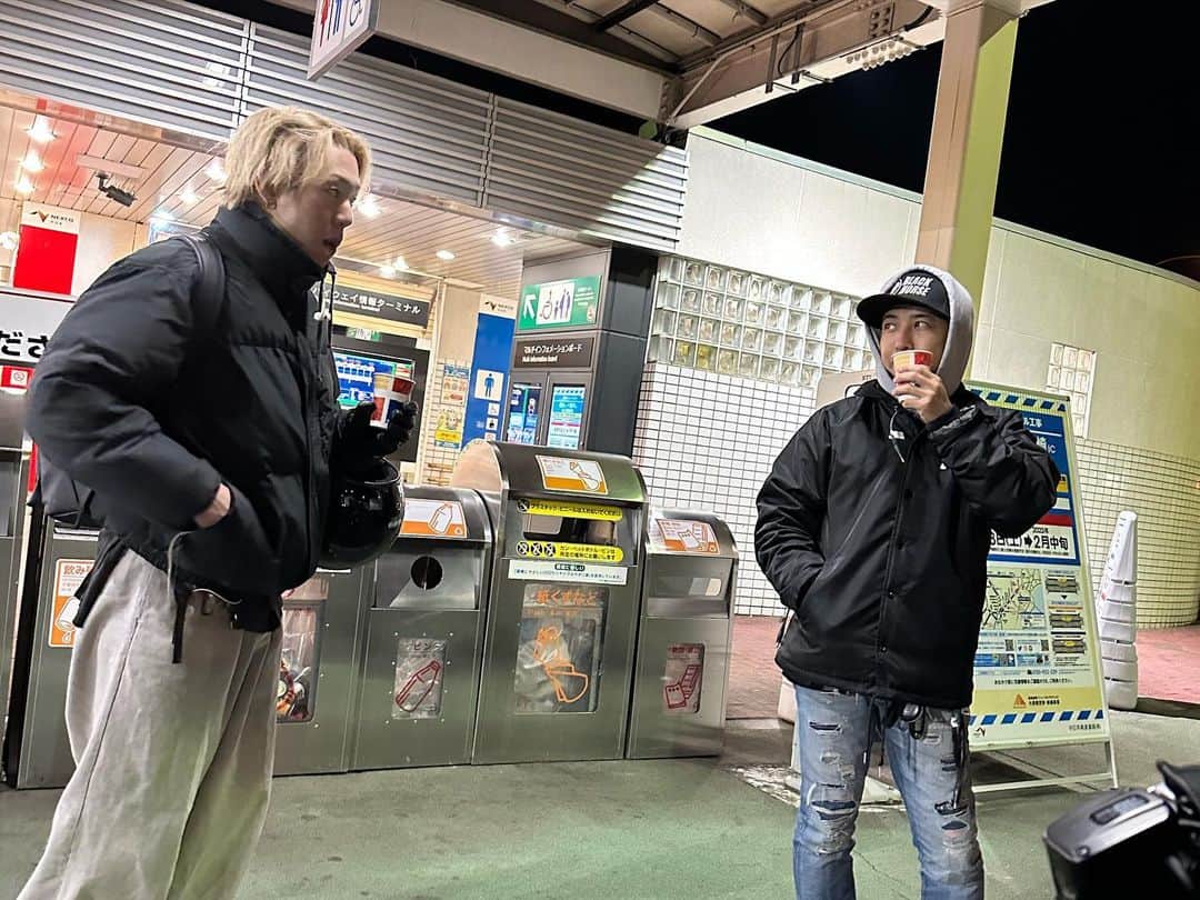 花村想太さんのインスタグラム写真 - (花村想太Instagram)「BLACK HORSE日誌 最高のツーリング日和でした！ レコーディングが終わってからマサオサンと仮入部のカツと走りに行ってきました！ 最高に楽しかった！ #ブレイクアウト #ブレイクアウト114 #ローライダーs #ハーレー #ハーレーダビッドソン  #fxbrs」1月21日 0時45分 - da_ice_sotahanamura