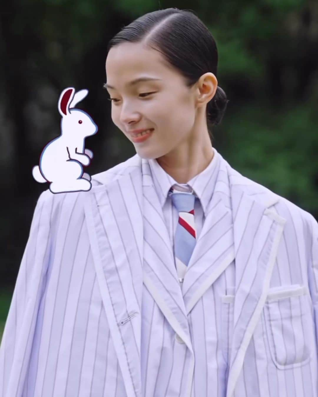 ジュ・シャオエンのインスタグラム：「🐇year of the rabbit 🐇  @thombrowne ❤️」