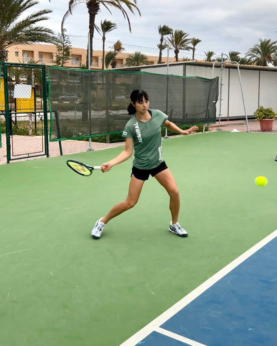 佐藤久真莉さんのインスタグラム写真 - (佐藤久真莉Instagram)「W40 Monastir 2週目は予選敗退でした。⁣ 今はバルセロナに戻ってきて練習をしてます。チュニジアは暖かかったですが、バルセロナはかなり寒くなってきました。⁣ 次の大会は1/30~W40 Porto 2/6~W40 Portoを予定しています。体調に気をつけてしっかり調整したいと思います！⁣ ⁣ ⁣ #テニス ⁣ #テニス女子⁣ #テニスウェア ⁣ #プロテニスプレイヤー ⁣ #スポーツ ⁣ #スポーツウェア ⁣ #スポーツ女子 ⁣ #武内総合会計⁣ #富士薬品 ⁣ #アドミラルアスレ⁣ #吉田歯科クリニック ⁣ #ヨネックス ⁣ #professionaltennis ⁣ #tennis ⁣ #tennisgirl ⁣ #tennisplayers ⁣ #sports ⁣ #admiral」1月21日 1時37分 - himarisato_official
