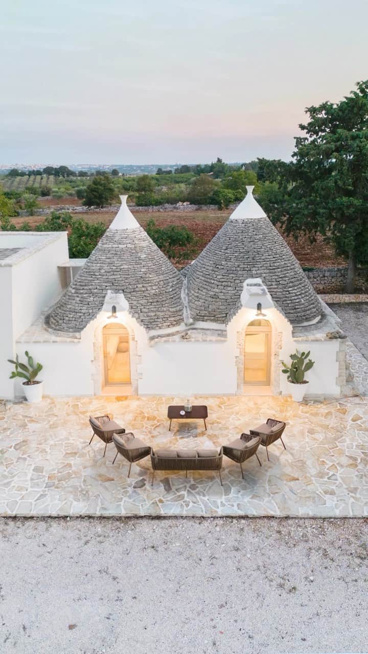 Airbnbのインスタグラム：「Trulli happy it’s Friday.  🇮🇹 the Trulli Category 📍Enjoy Trulli」
