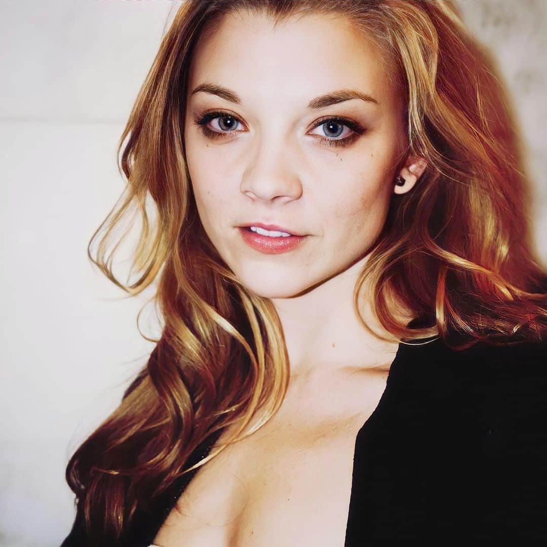 ナタリー・ドーマー（ファンアカウント）のインスタグラム：「#NatalieDormer Happy Friday! ✨❤️」